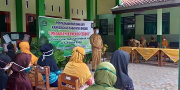 Penyerahan Dana UPZ dalam kegiatan Kemenag Cerdas dan Kemenag Makmur di MIN 6 Brebes