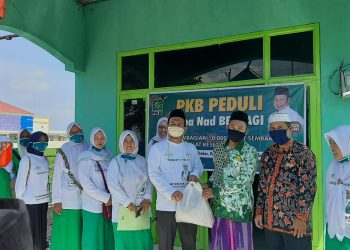 Berbagi Sembako Bagi Guru Ngaji