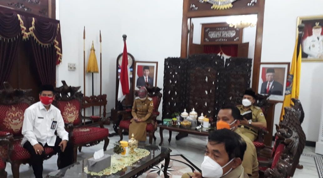 kepala kantor mengikuti Rakor penangan covid