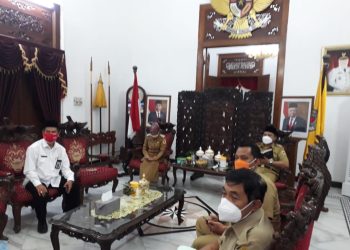 kepala kantor mengikuti Rakor penangan covid