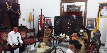 kepala kantor mengikuti Rakor penangan covid