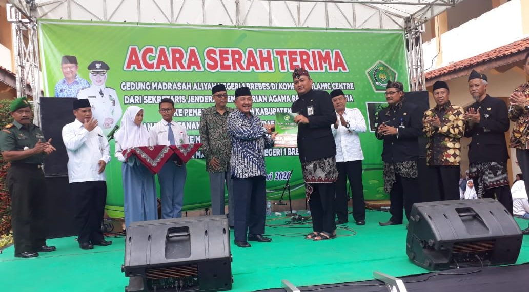 Pengesahan Serah Terima Hibah Gedung dan Tanah  MAN 1 Brebes  Warnai Peringatan Harlah MAN 1 Brebes ke-37