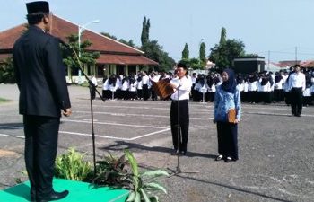 Birokrat hakikatnya adalah pamong,khodim dan pelayanan masyarakat