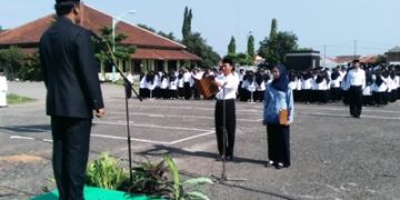 Birokrat hakikatnya adalah pamong,khodim dan pelayanan masyarakat