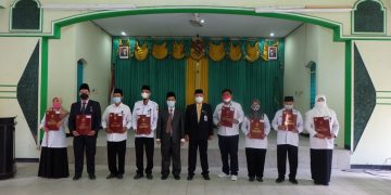 Penerimaan Satyalancana Karya Satya bagi 144 PNS Kemenag  Brebes