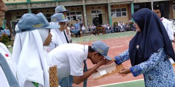 MAN 2 Brebes beri penghargaan siswa berprestasi