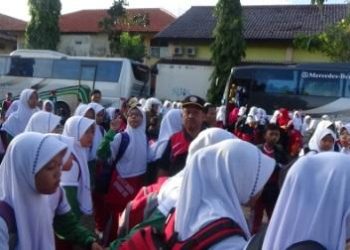 PENGEMBANGAN WAWASAN SISWA  MELALUI KEGIATAN AUTDOOR STUDY