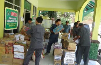 BANTUAN SENILAI 125 JUTA DISALURKAN KE KORBAN BANJIR