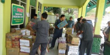 BANTUAN SENILAI 125 JUTA DISALURKAN KE KORBAN BANJIR