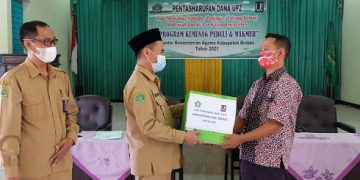 174 bantuan diserahkan oleh UPZ Kankemenag Kab Brebes