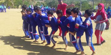 Kebersamaan siswa/i dan guru di MIN 3 Brebes dalam “Sehari Belajar Di Luar Kelas”