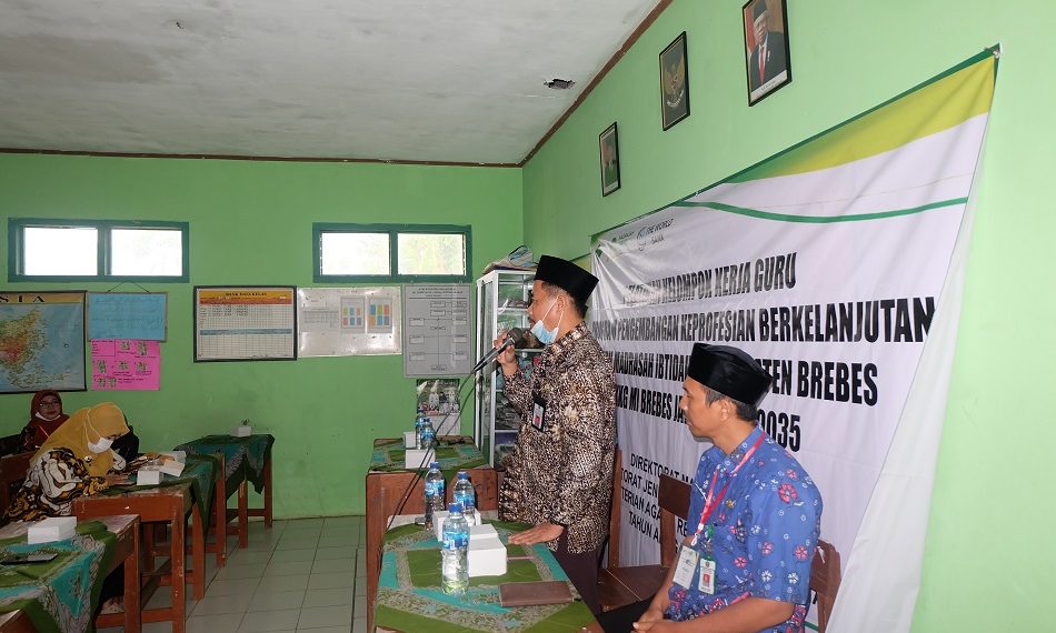 Kakankemenag Brebes Menutup Acara PKB di KKG MI 035-038  Bantarkawung