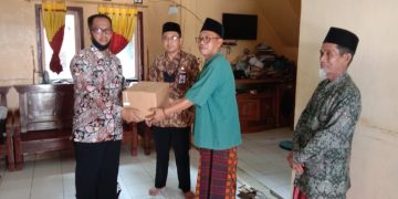 Penyaluran Dana bantuan UPZ kepada Korban Banjir di Desa Bantarkawung