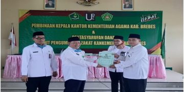Hikmatnya Pentasyarufan Program Kemenag Cerdas dan Makmur  Unit  Pengumpulan Zakat (UPZ)  Kankemenag Kab. Brebes di MAN 2 Brebes