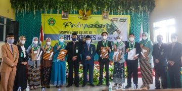 Haru-biru perpisahan Kelas XII MANDUBES 2020/2021  di masa pandemi Covid -19