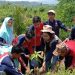 Bersama Bupati Brebes,  perwakilan siswa MAN 2 Brebes  turut menanam 1000 pohon