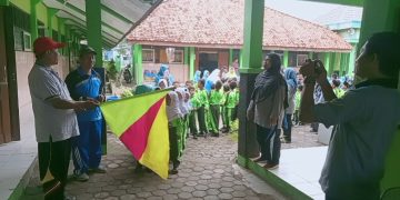 Jalan sehat memperingati HAB ke-74 Kemenag di MIN 2 Brebes