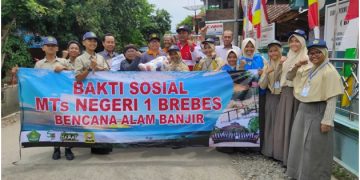 MTs Negeri 1 Brebes Peduli Bencana Banjir