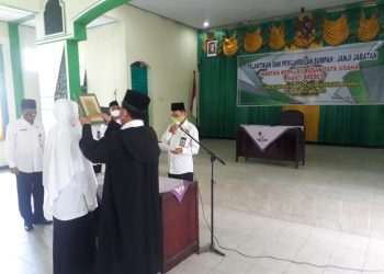 Awali Tugas – Fajarin melantik Kepala Urusan TU MAN 1 Brebes