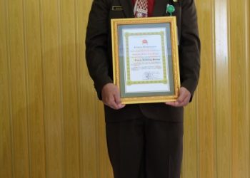 KEPALA KANKEMENAG KABUPATEN BREBES TERIMA PENGHARGAAN