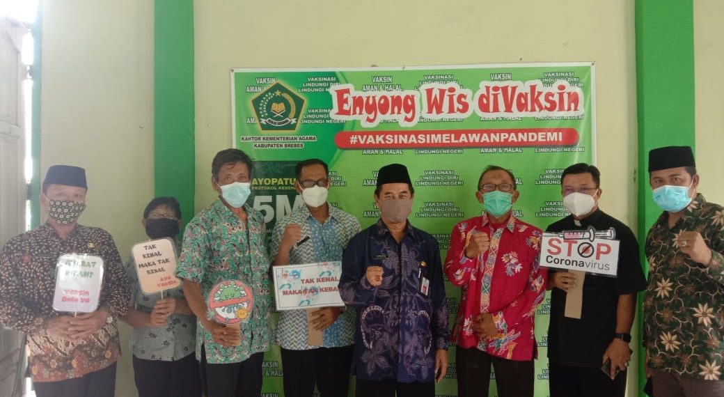 50 orang penerima Vaksin Covid-19 Tahap pertama di Kankemenag Kab Brebes