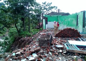 BELASAN MADRASAH DI KABUPATEN  BREBES RUSAK AKIBAT BANJIR DAN LONGSOR