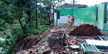 BELASAN MADRASAH DI KABUPATEN  BREBES RUSAK AKIBAT BANJIR DAN LONGSOR