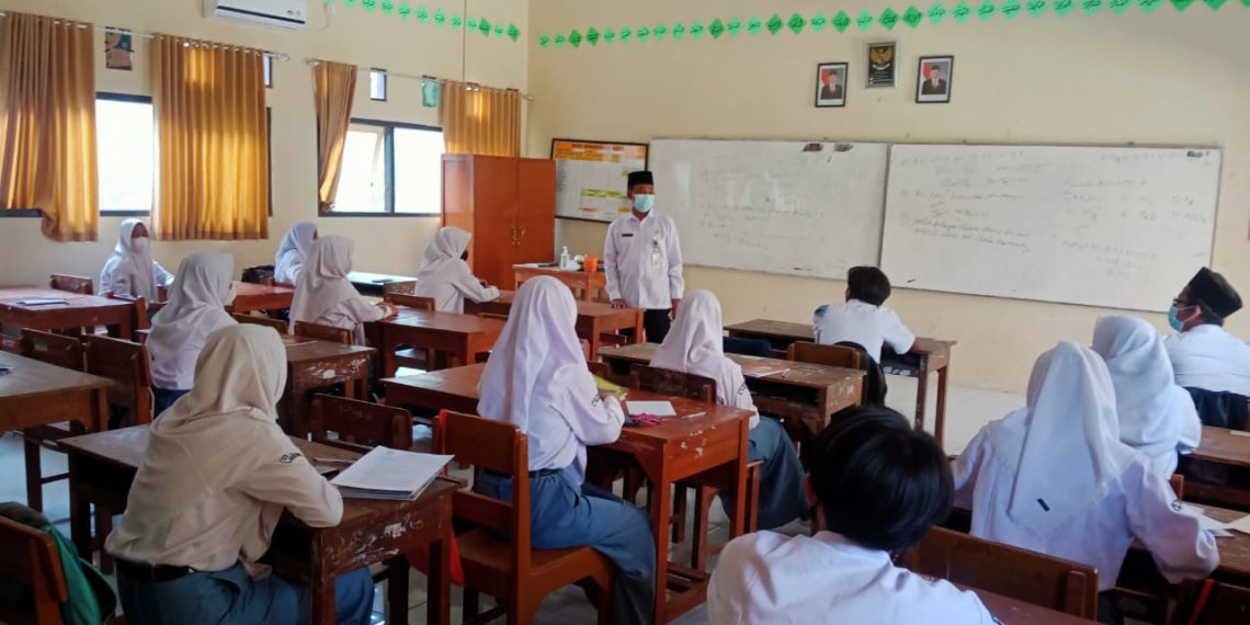 Perdana Pembelajaran Tatap Muka di MAN 1 Brebes Pada Masa PPKM Level 3