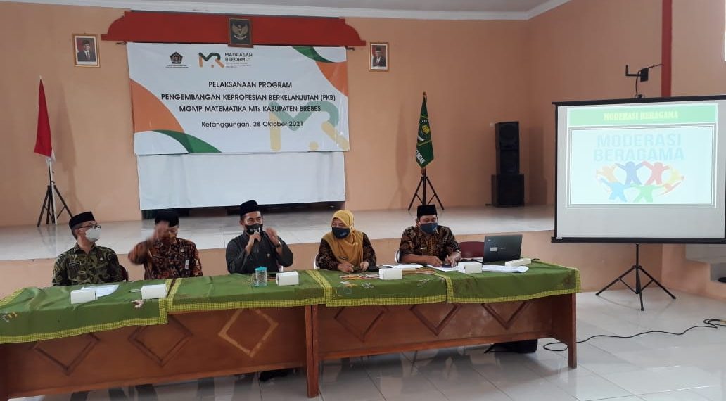 Kegiatan PKB Bagi MGMP Matematika Tingkat MTs se-Brebes