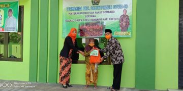 Pemberian Sembako kepada Fakmis terdampak Covid-19 di Salem