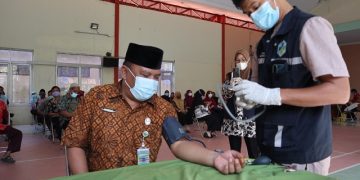 Pemberian Vaksin Covid-19 tahap 1 di lingkungan MTsN 1 Brebes