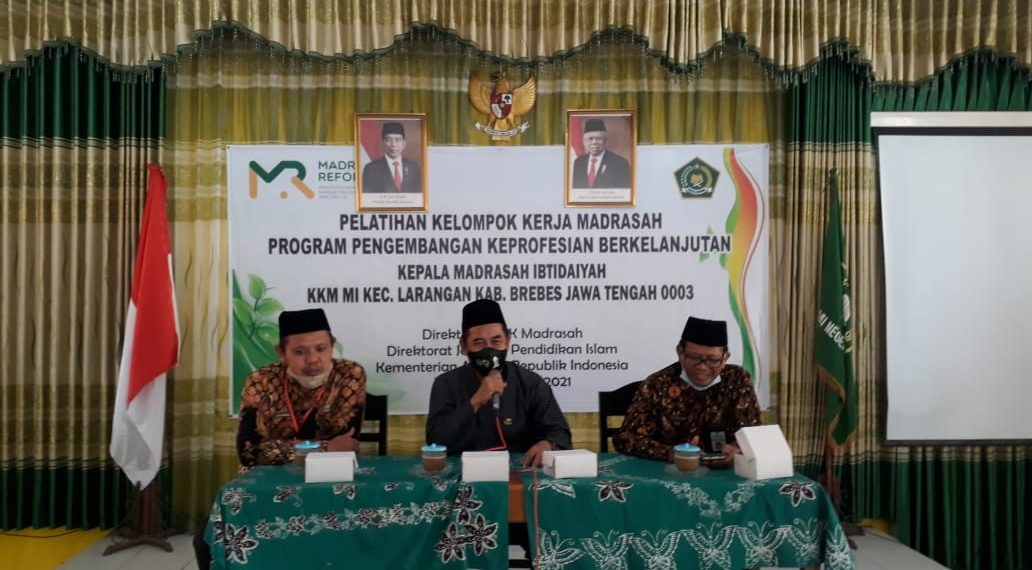 PKB Bagi 26 Kepala Madrasah Ibtidaiyah Kec. Larangan Brebes