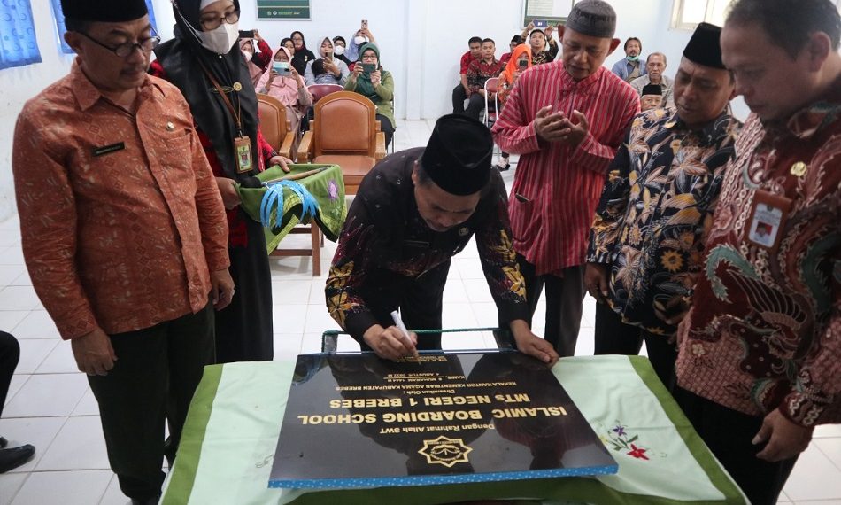Kankemenag Brebes Melaunching Islamic Boarding School