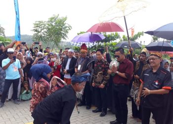 Momen Hari Santri 2020 : Daud “Cino” Jordan Hadir di Pesantre￼n Ekowisata Mubarokul  Ulum Brebes
