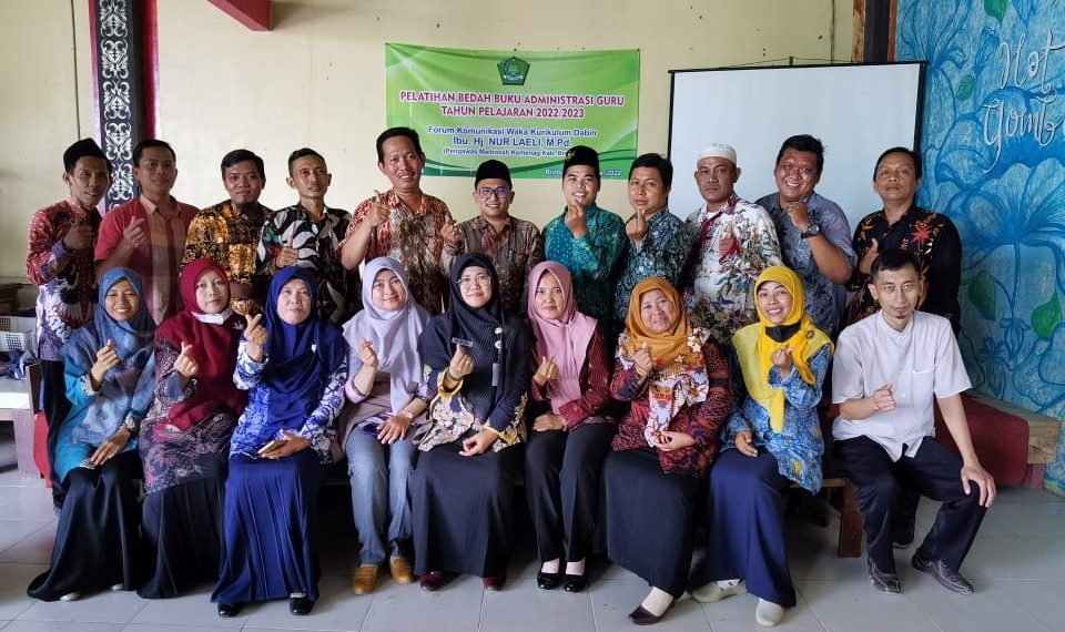 Pelatihan Bedah Buku Administrasi Guru Brebes