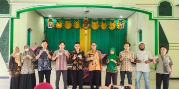 Tahap 2 Kemenag Brebes Peduli Bagikan 30 Kartu Kepesertaan BPJS ketenagakerjaan.