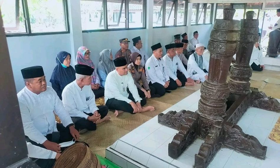 Peringati Hari Jadi Ke-345,  Kepala Kemenag Ziarah Ke Mantan Bupati Brebes