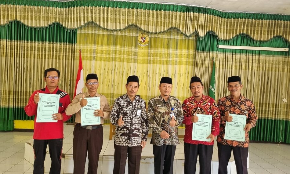 Tahap Pertama UPZ Kankemenag Brebes Salurkan Bantuan Bagi 7 Madrasah
