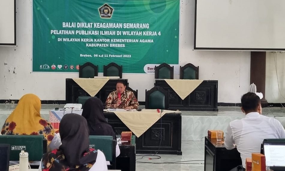 Kasubag TU &nbsp;Brebes Tutup PDWK Harapkan Guru Mampu Menulis Publikasi Ilmiah. &nbsp;