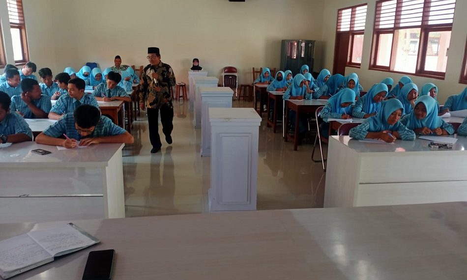 Bimbingan &nbsp;Pranikah Remaja Usia Sekolah Sarana Penundaan Pernikahan Dini