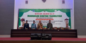 Wisuda Akbar: Kepala Kemenag Brebes Berharap Jadiah Santri Yang Berakhlakul Karimah