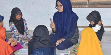 Santri Putri Pesantren Lirboyo Ajari Sholat di Pesantren Ramadhan MI Sirojut Tholibin