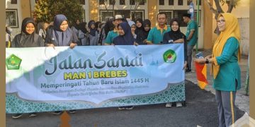 Jalan Santai dan Bakti Sosial Warnai Peringatan Muharram 1445 di MAN 1 Brebes
