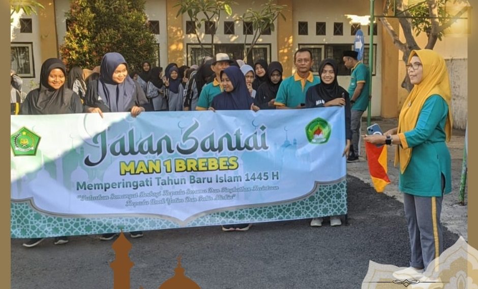 Jalan Santai dan Bakti Sosial Warnai Peringatan Muharram 1445 di MAN 1 Brebes