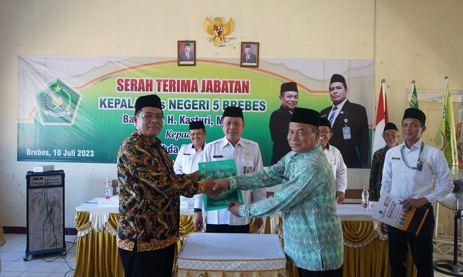Sertijab di MTsN 5 Brebes Harapkan Terwujudnya Madrasah Mandiri Berprestasi  