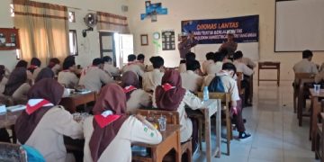 Anggota Pramuka MAN 1 Brebes Dapat Edukasi Tertib Berlalu Lintas