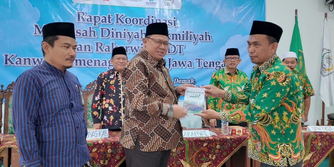 KaKanwil Kemenag Jateng : Guru MDT Bukan Hanya Menyuguhkan Informasi Ilmu Agama