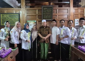 Peringatan Harlah ke 13  FKDT  , DPW FKDT Jawa Tengah Potong Tumpeng Bersama dengan Kanwil Kemenag Jateng