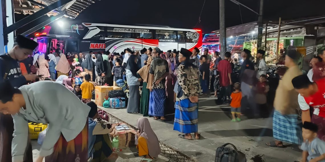 Ribuan Santri Lirboyo dari Kab Brebes Berangkat dengan 20 Armada Bus