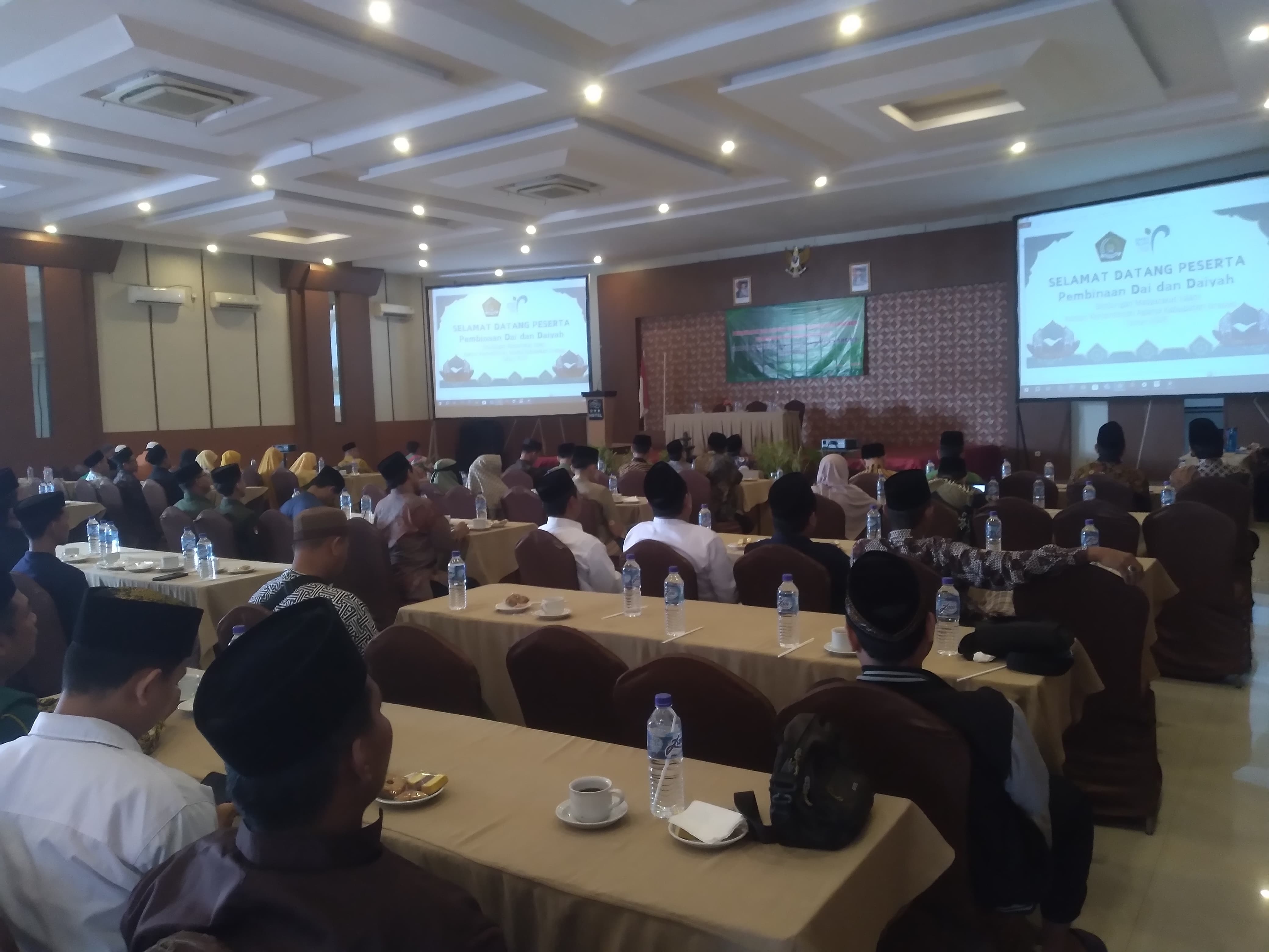 Gambar saat ini tidak memiliki teks alternatif (alt). Nama berkas: pembinaan-dai-daiyah
